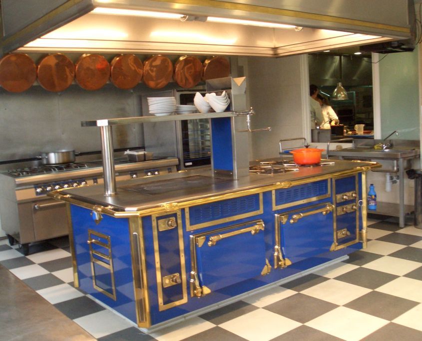 2006 EL CENADOR DE SALVADOR 44 Cocina Maestro Bonnet azul y dorado