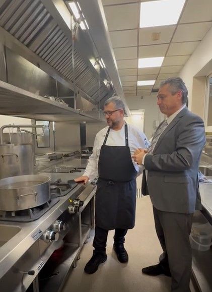 Daniel Cerdán chef del restaurante portonovo con Miguel Cosano CEO de IHS Tecnológicos