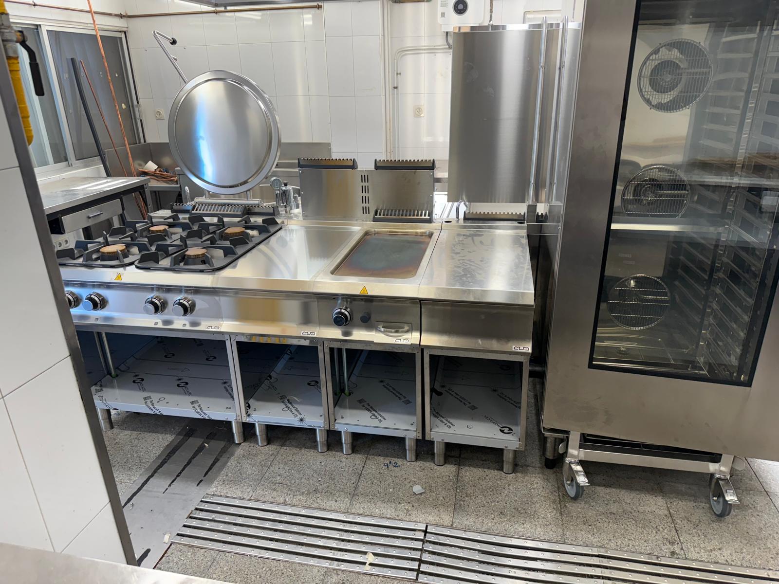 Proyecto cocina Nuestra Señora de la Vega plancha elementos neutros MBM